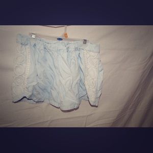 Light blue cotton shorts with white lace & pockets